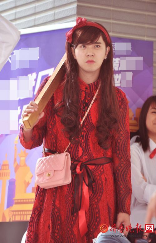 尾随视频 立刻采取行动走向安全区域