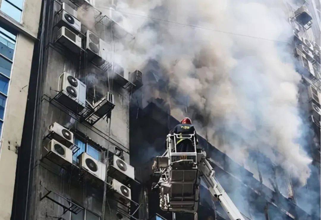 男同动漫同人 同人角色性格偏离了原作设定海报