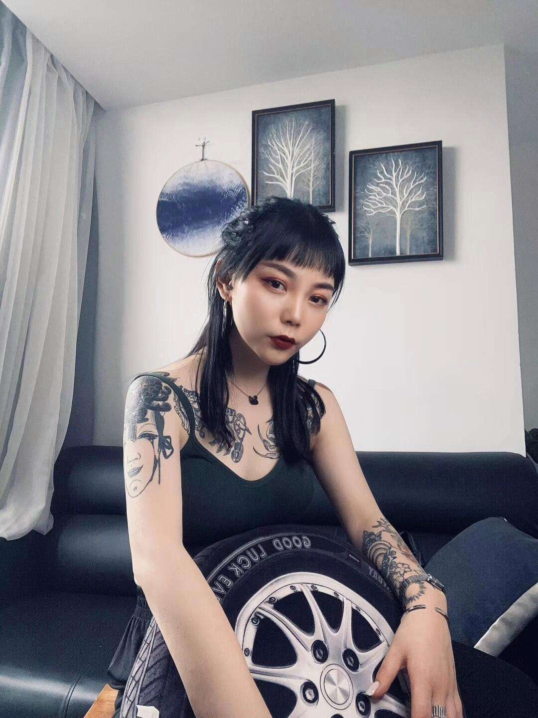 暗网禁地电脑版 操作逻辑贴合实际网络行为海报