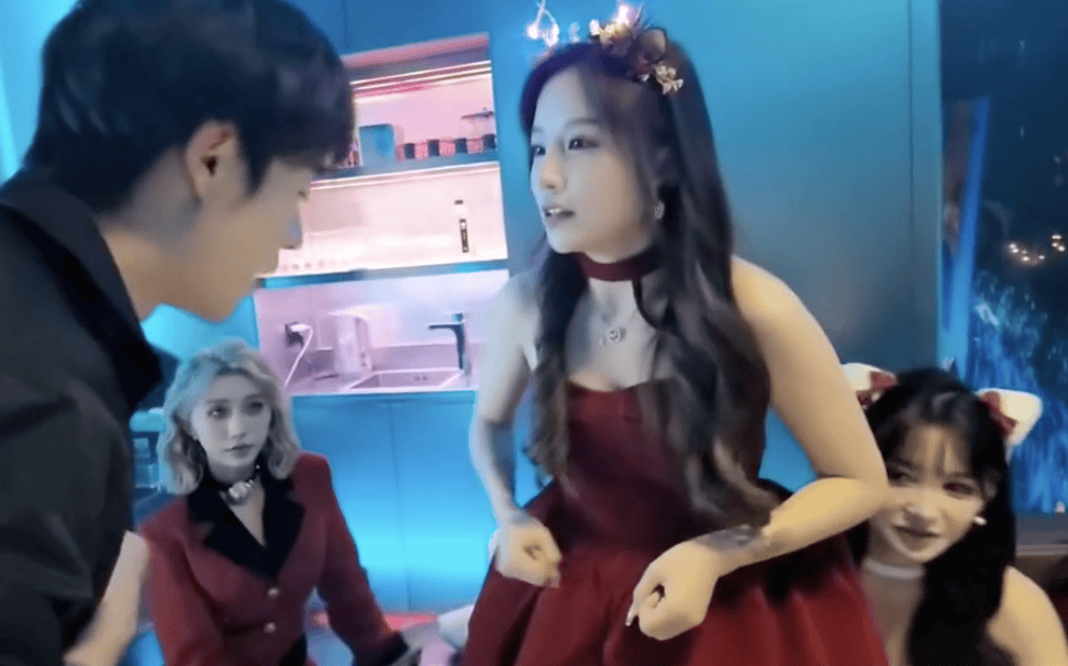 红桃 “红桃”通常有以下几种含义海报