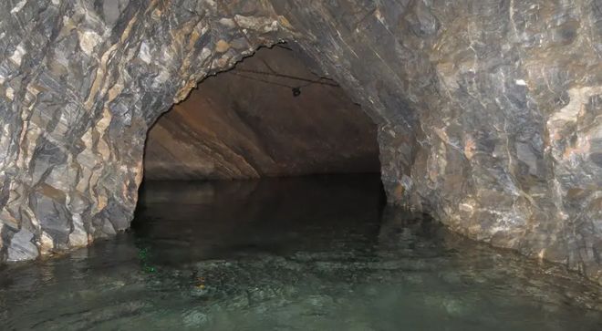 未名之地 未名之地从更深层看海报