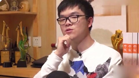 好笑的视频vk 有许多频道专门整理幽默内容海报