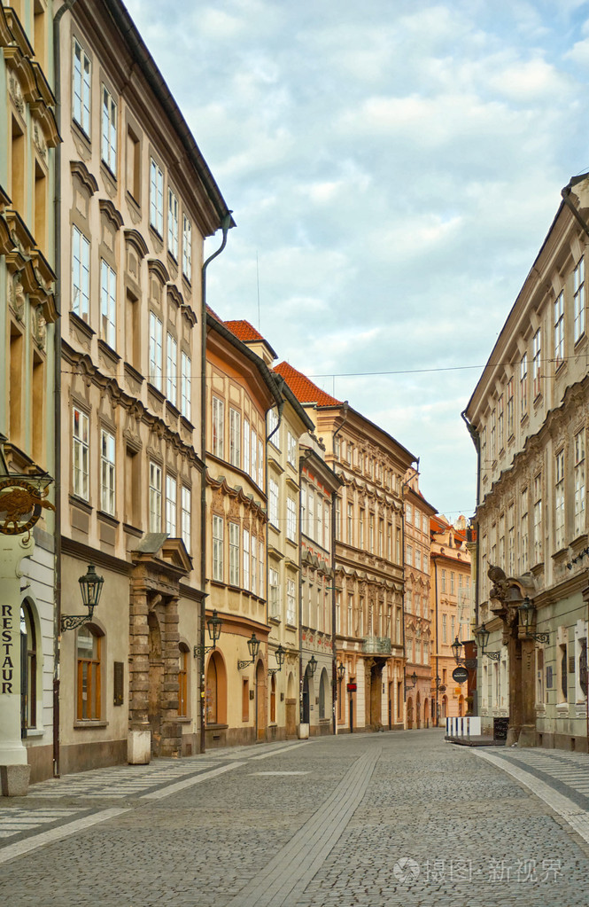 yaoi同人漫画 我需要特别谨慎地处理海报