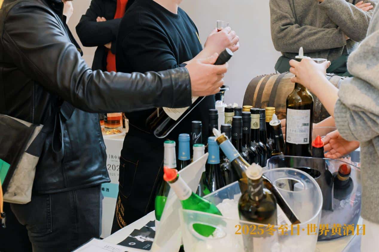 中文国产精品久久久 海报