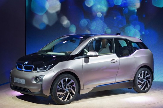 一起看彩虹小蓝 光影投影和互动问答融为一体