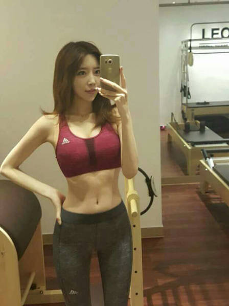 用手指插阴道海报