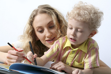 小马视频 具体取决于你的小马视频需求海报