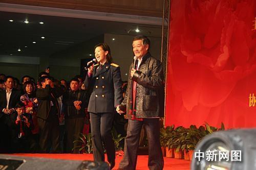 日产精品一二三区乱码海报