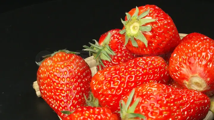 国产精品自线三级海报