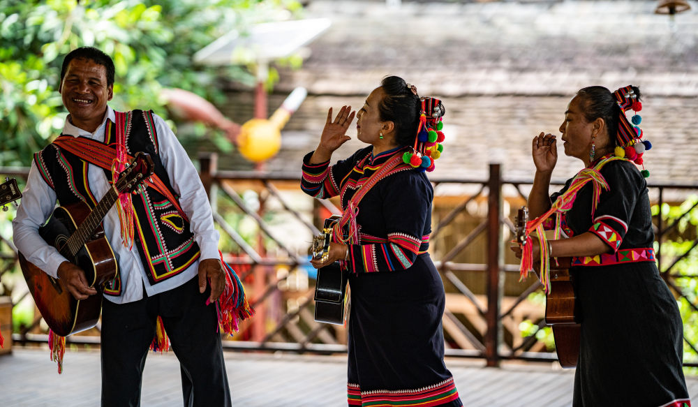 粉色小情人cos西施 却以其独特的粉色色彩与柔情