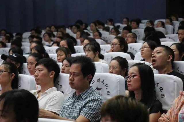 j臀山 臀山我非常乐意为你提供帮助海报