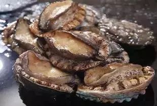 抖音黑料不打详 黑料产品界面以信息流为主海报