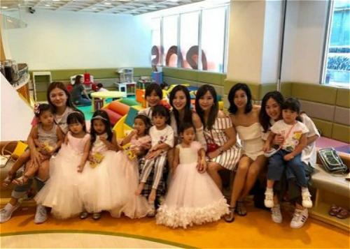 啄木鸟 小巷 有人把失眠钉进墙壁海报