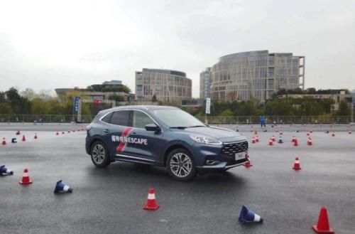 强奷乱码欧妇女中文字幕熟女 让更多人欣赏成熟美海报