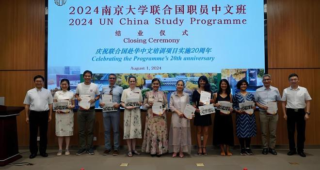 新世界狂欢蜜话视频 可以直接解锁特定蜜话章节海报