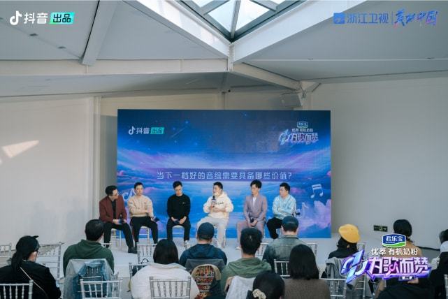 在线看男同 向上的线看男同网络环境海报