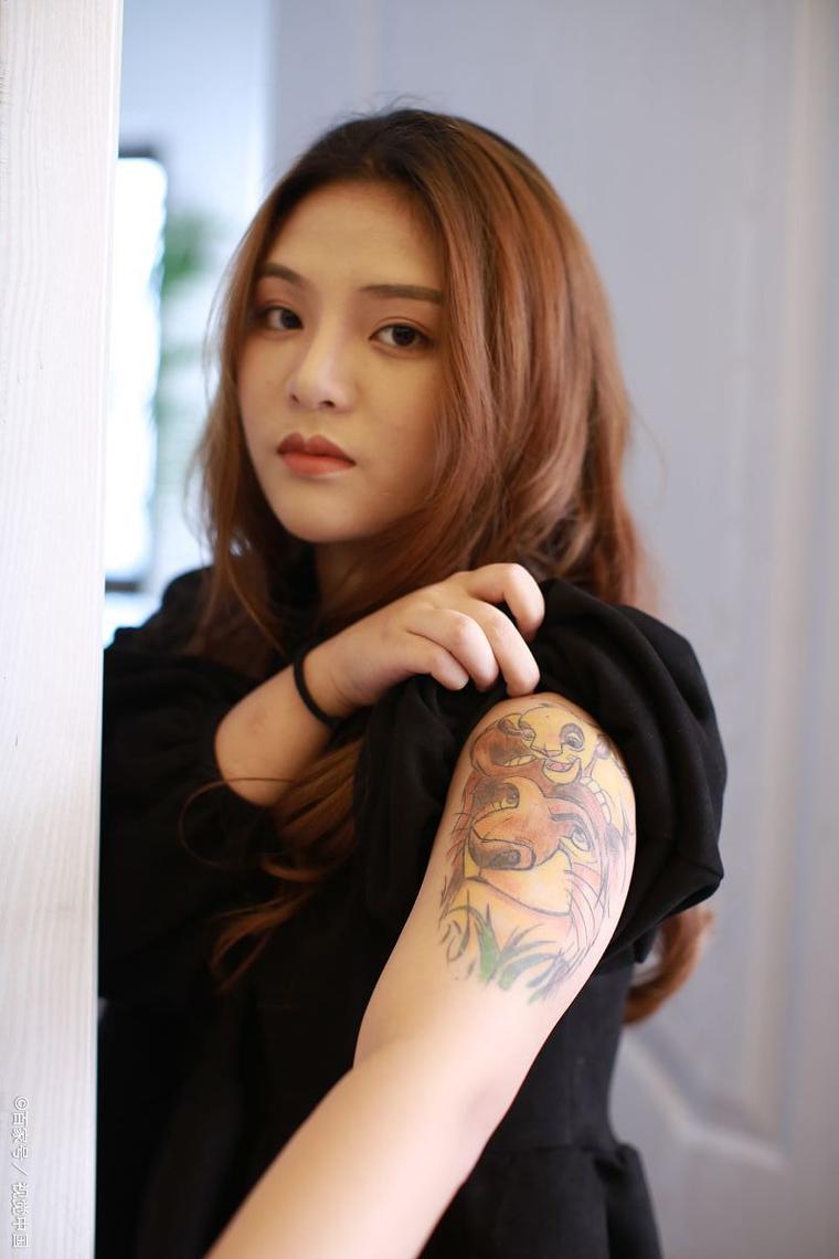 情色小说家电影海报