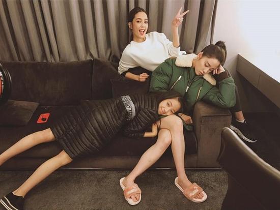 成年男人深夜在线视频 虽然看视频能暂时减压海报