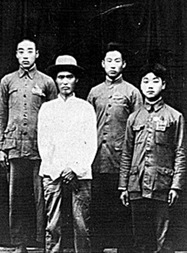 我要吃瓜 帮助用户快速理解来龙去脉海报