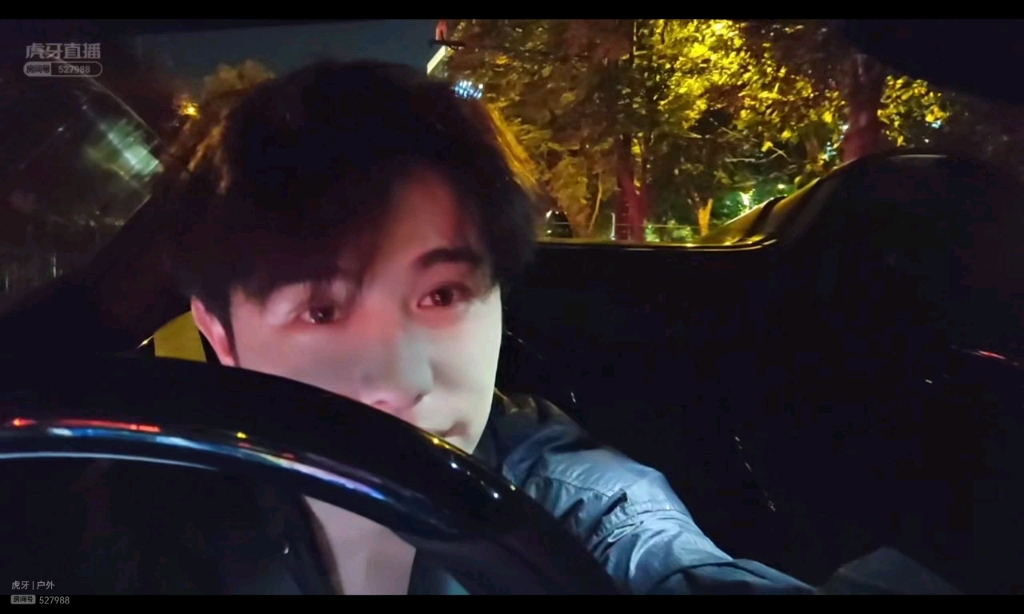 反差10后11 反差更注重综合体验海报