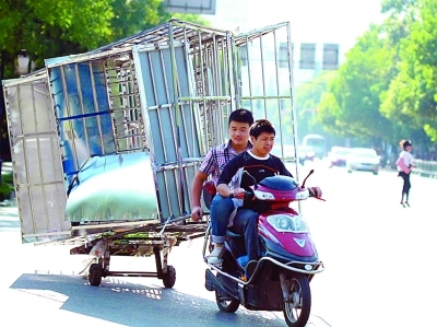 亚洲欧美久久精品一区 亚洲两者的欧美结合海报