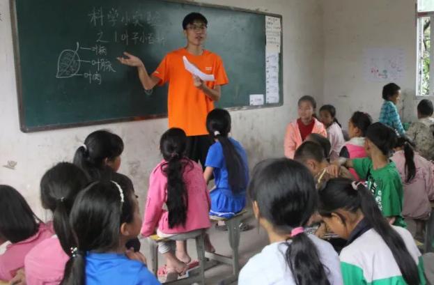 这才是小马拉大车海报