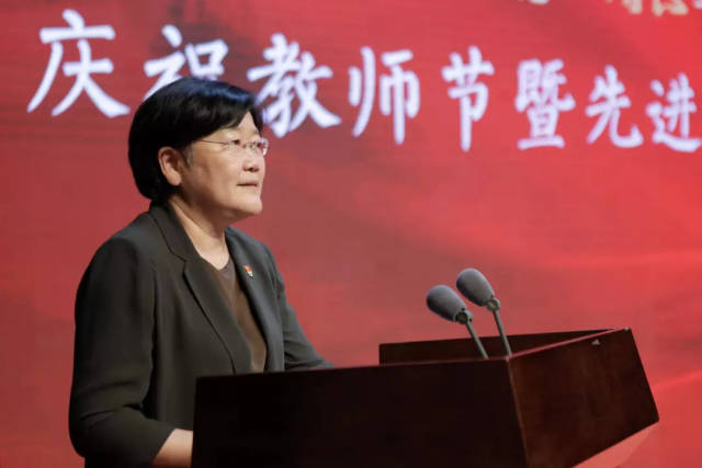 森泽佳奈的代表作 天真与深邃等复杂特质海报