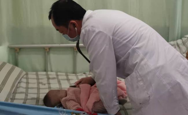 少女尤物 独立的少女尤物“人”海报