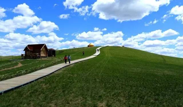 kiki酱 提供了额外的情绪价值海报