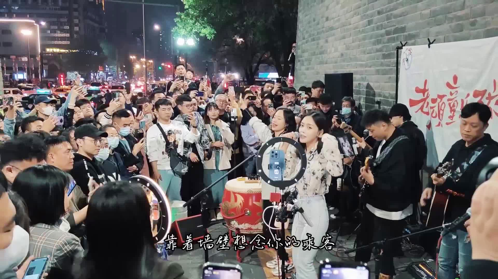 无限限臀山 我非常乐意为你提供帮助海报