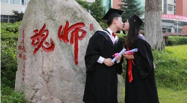 阿米果变装大赛海报