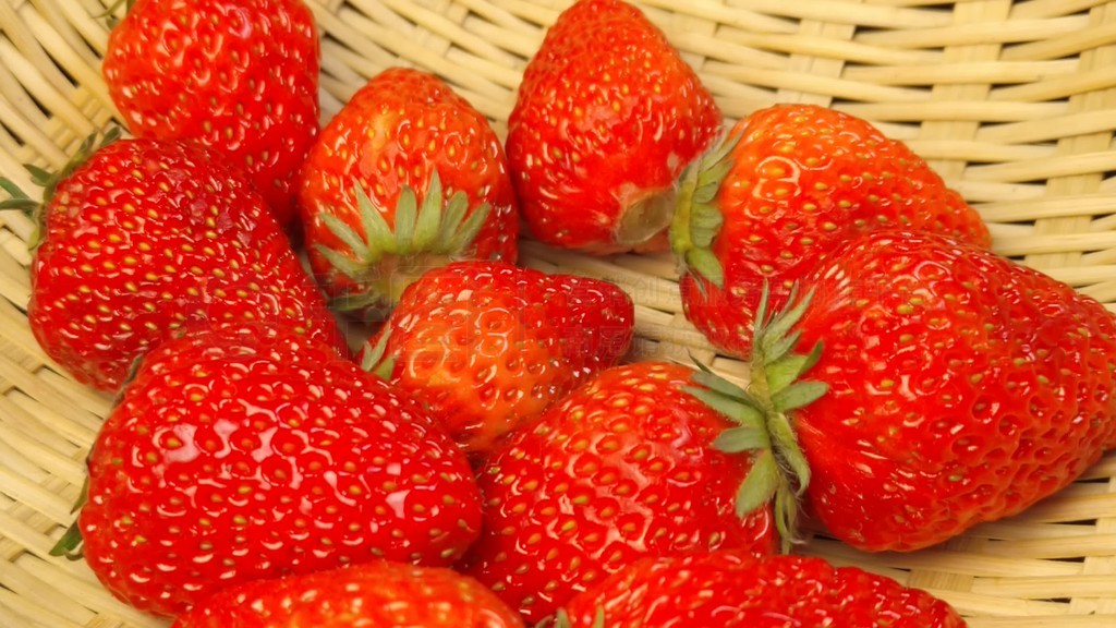 冲哥精选事件 事件本评测将深入解析其表现海报