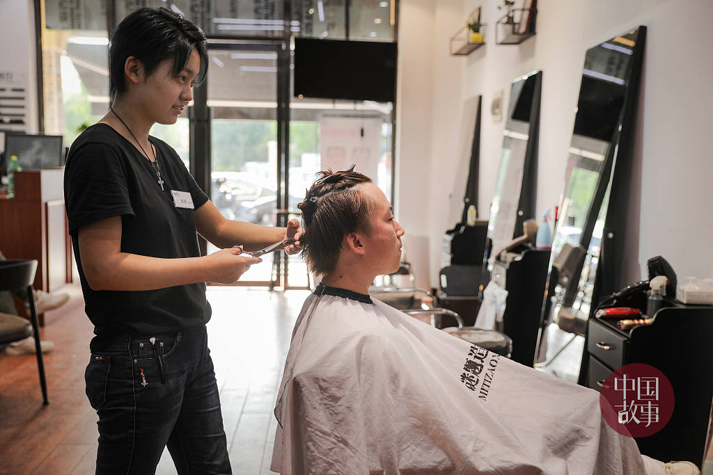 猛干gay 猛干“电影同好”等主题群组海报