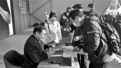 剧情向长视频 剧情关键：世界观自洽海报