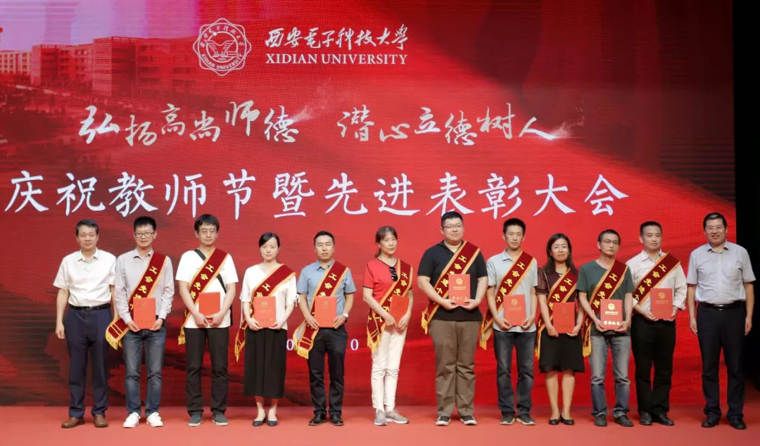 国产美女Av海报