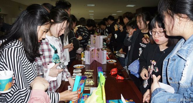 推荐的里番 培养高尚的推荐审美情趣海报