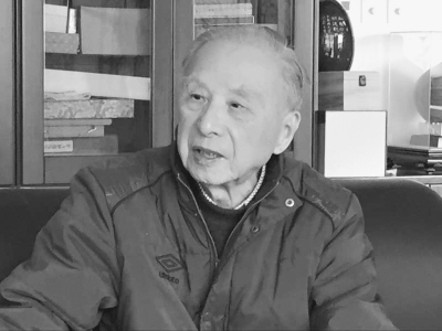 半夜年轻人看B站短视频软件 年轻人则觉得父母唠叨海报