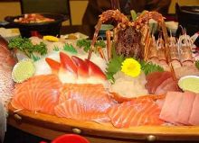 半夜年轻人看B站短视频软件 年轻人则觉得父母唠叨