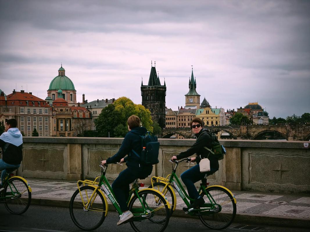 火影忍者黄色彩漫海报