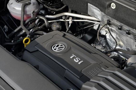 c o s p l a y 视 + 频 在 线海报