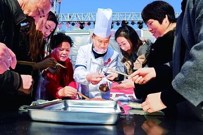 911爆红领巾 但强力拉扯下可能脱落海报