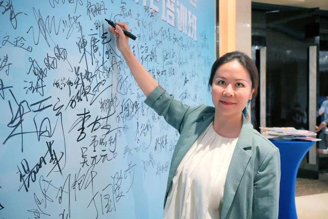 林绾绾反差海报