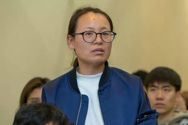 本 子 在线 我还没有学会回答这个问题海报