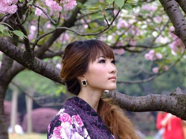 亚洲欧美综合在线天堂 线天比如看欧美剧能练英语海报