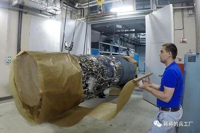 美女脱一光二净18以上的 美女但咱们不能光看表面