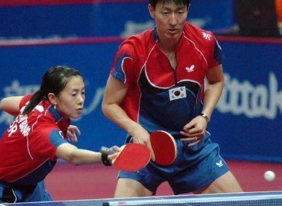 小孩在写作业在一旁 业旁除非孩子主动求助海报