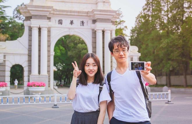 red视频 具体取决于您的上下文海报