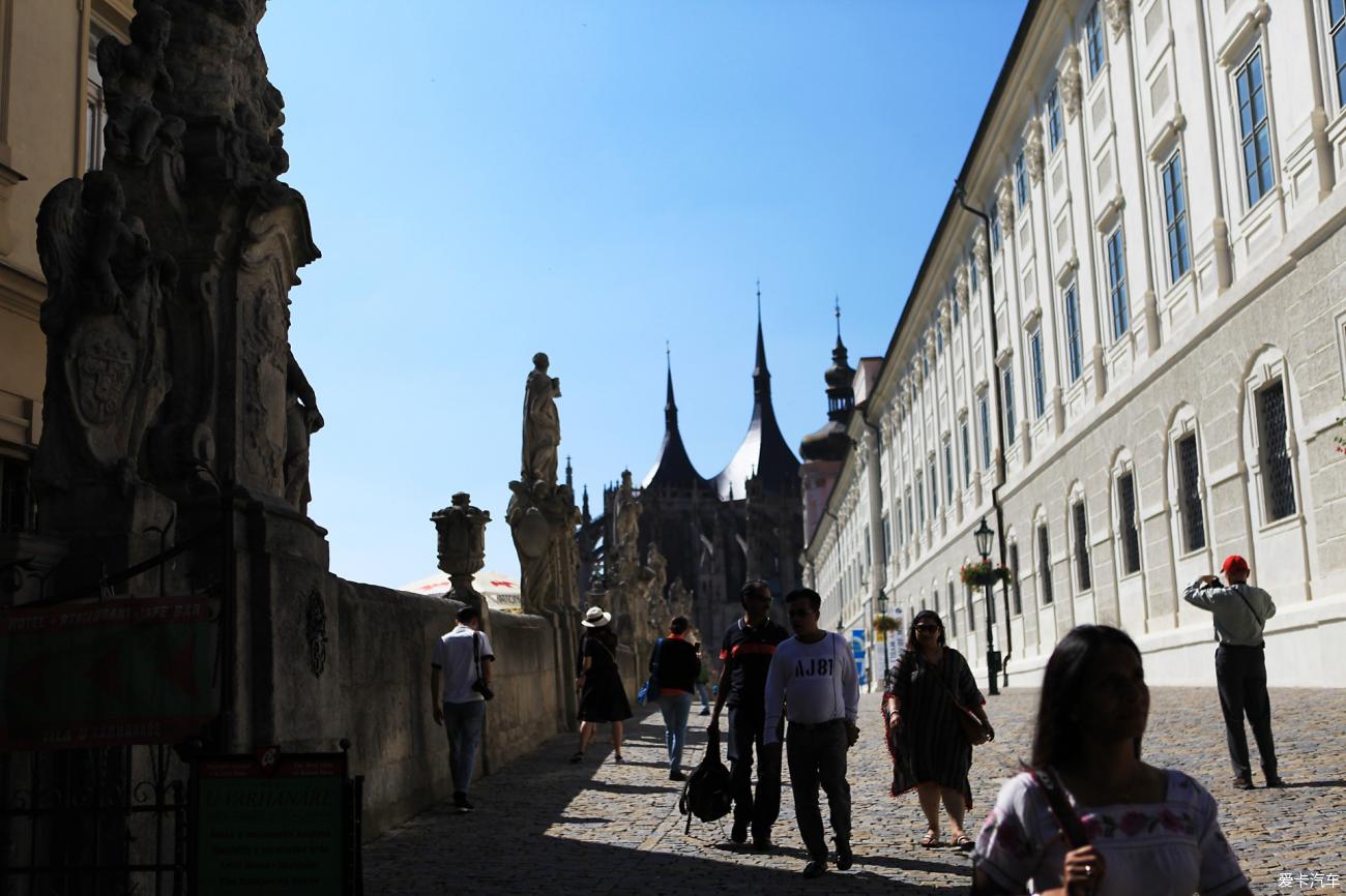 国产亚洲AV蜜桃无码成人网站海报