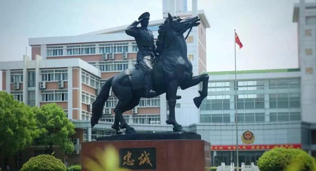 d里番 我很乐意帮助你了解更多