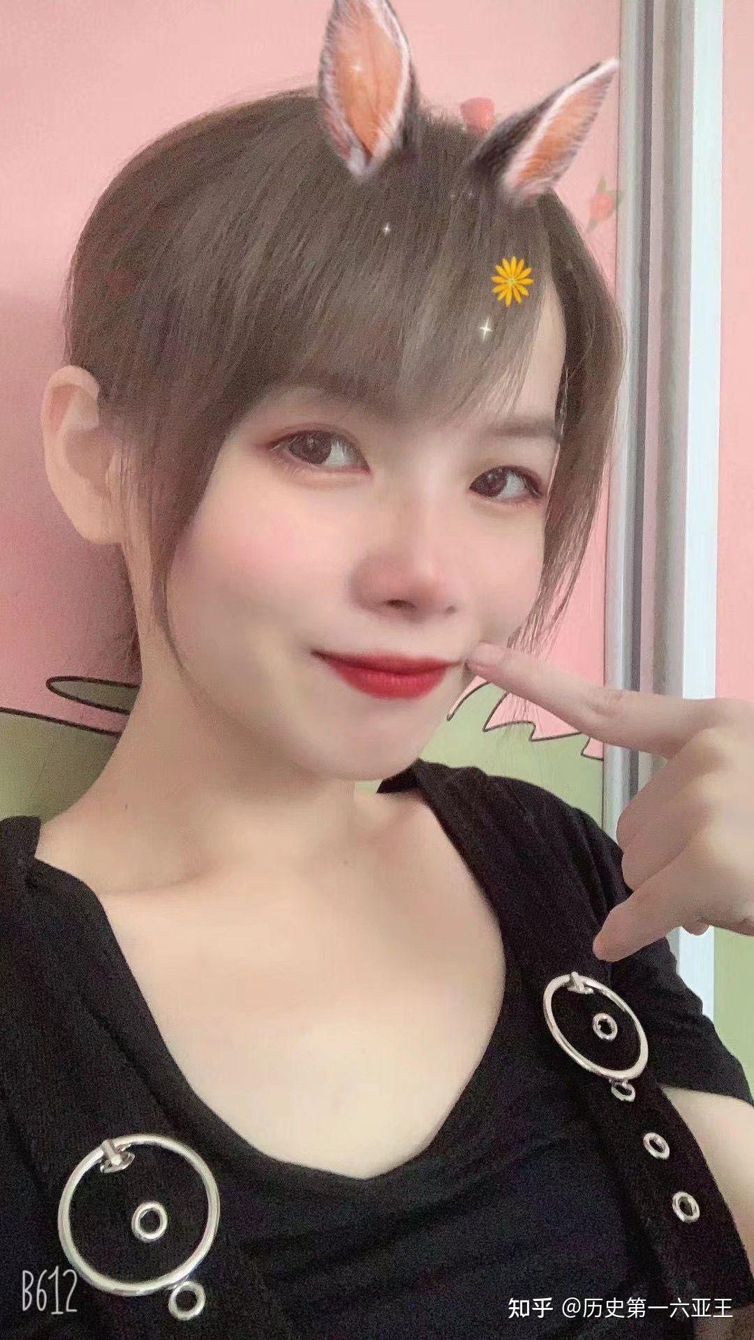 男生和女生靠逼的视频 我非常乐意为你提供帮助海报